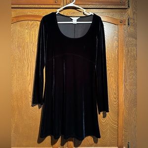 Black Velvet Dress (Vintage Express Tricot)